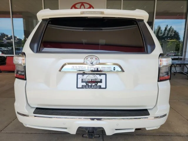 Certified Used 2016  Toyota Limited image 11