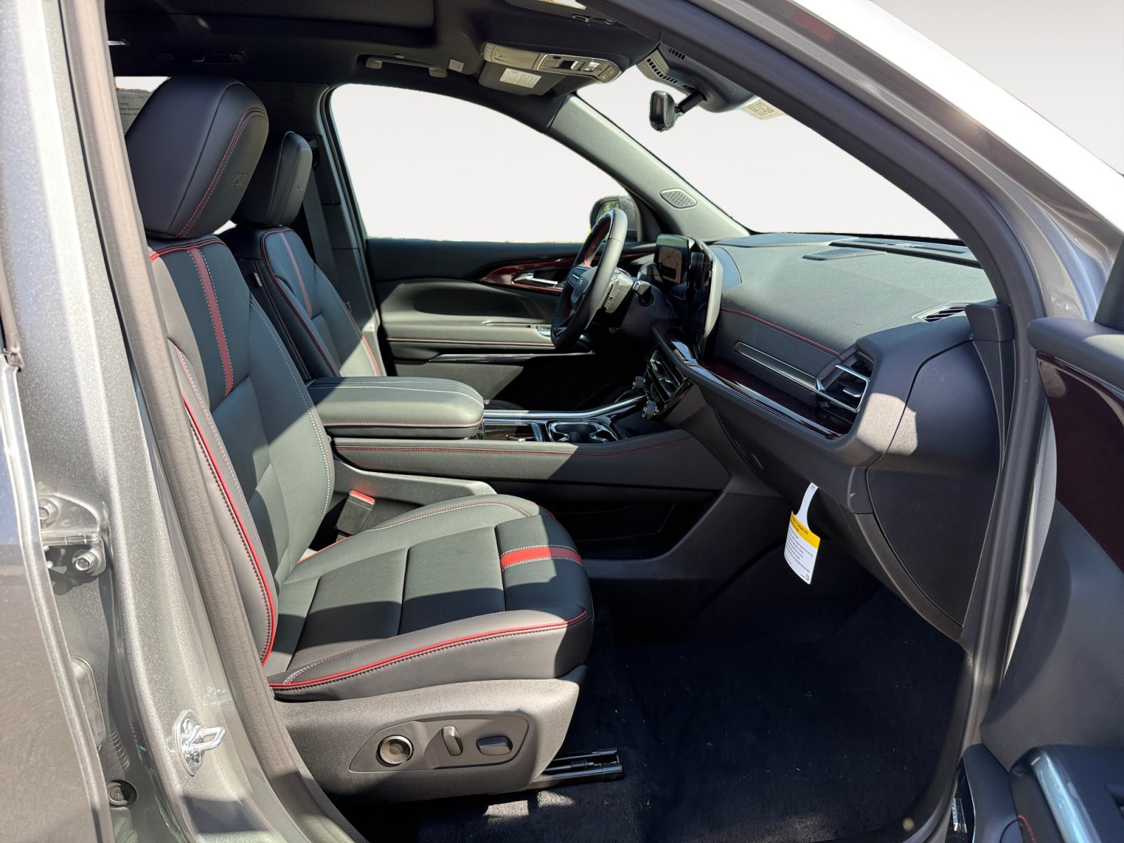 2027 Chevrolet Traverse RS - Photo 19