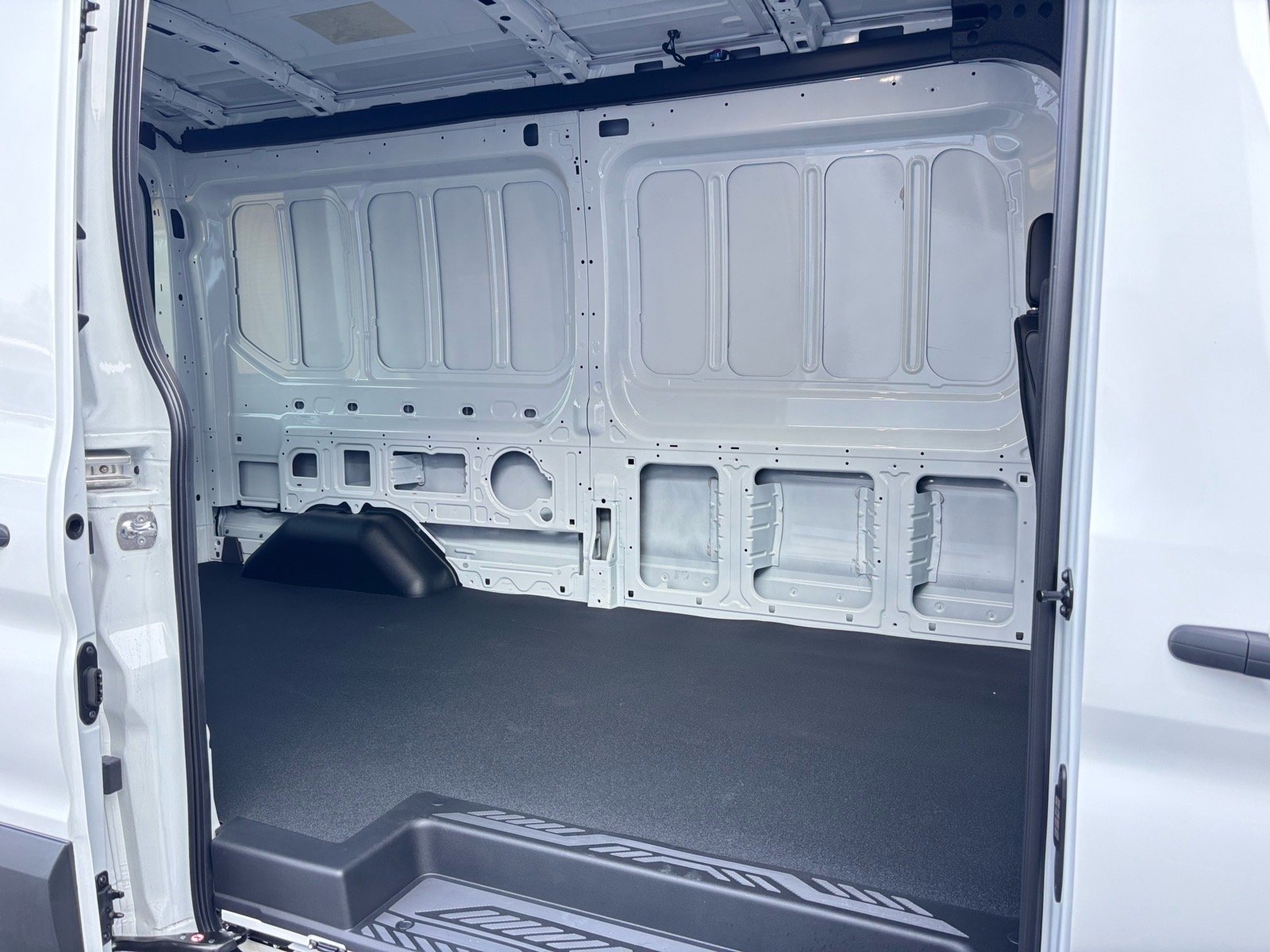 New 2026 Oxford White Ford Cargo Van image 10