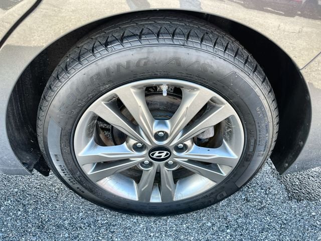Used 2018 Gray Hyundai SEL image 20