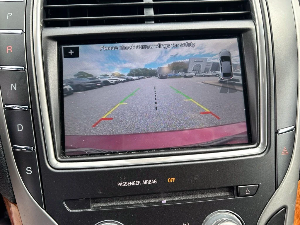 Used 2016 Red Lincoln Select image 24