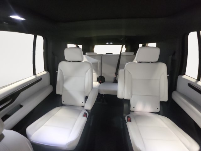 2026 Chevrolet Suburban Premier - Photo 13