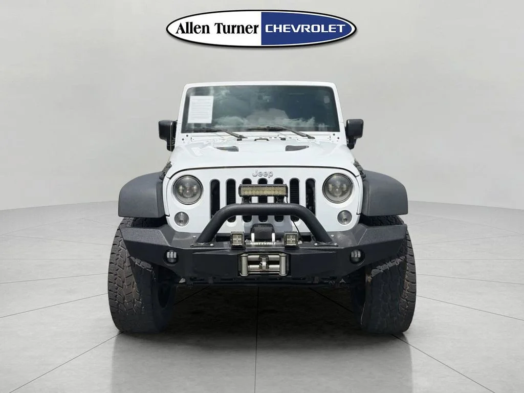 Used 2016 White Jeep Unlimited Rubicon image 2