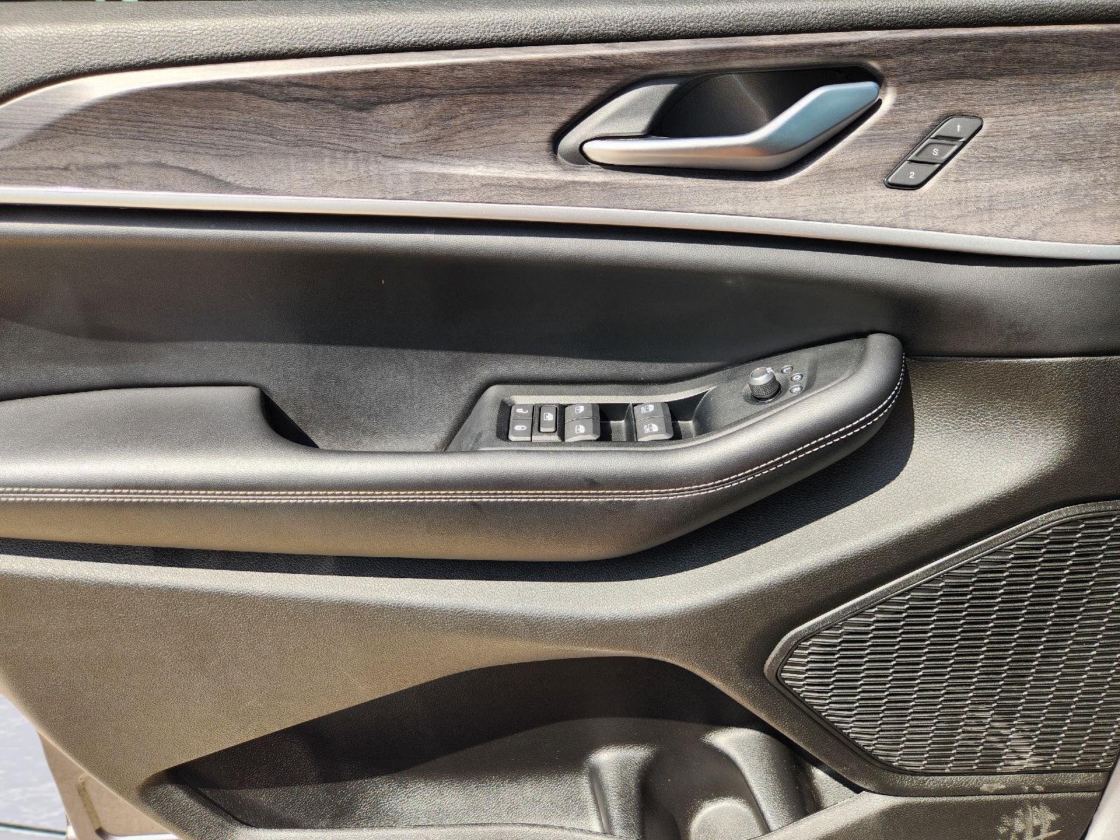 2023 Jeep Grand Cherokee L photo 22 of 33