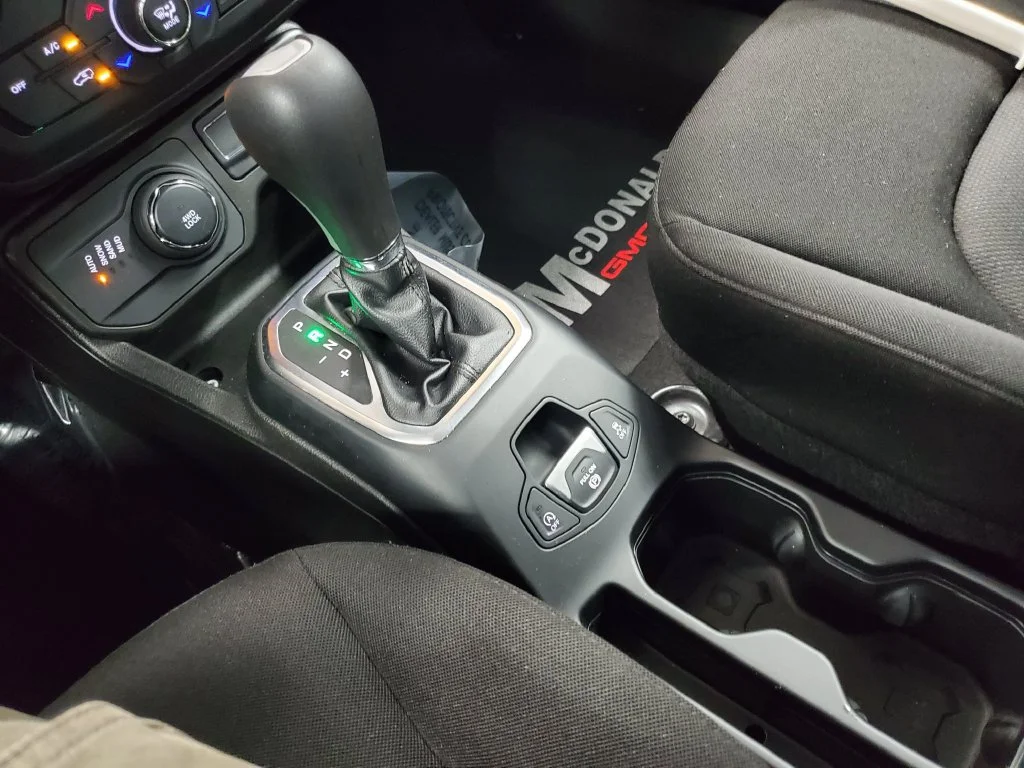 2023 Jeep Renegade Latitude - Photo 19