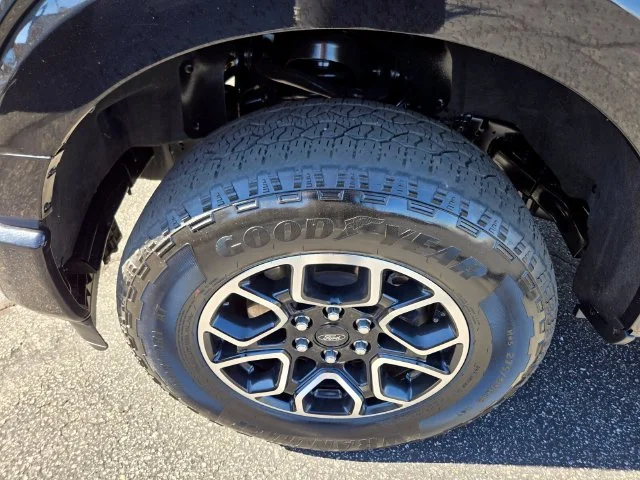 Used 2023 Black Ford XLT image 23