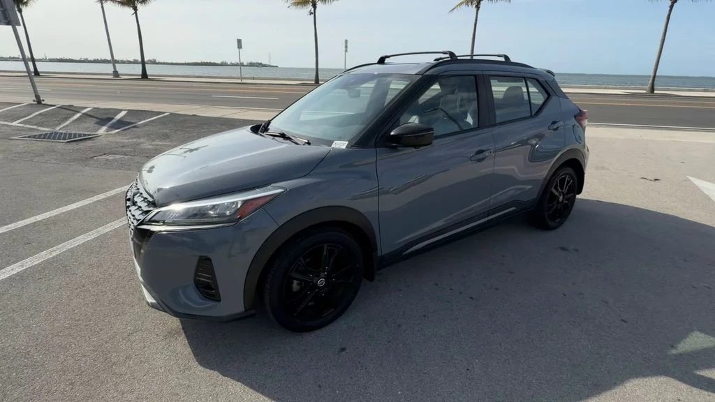 Used 2021 Gray Nissan SR image 4