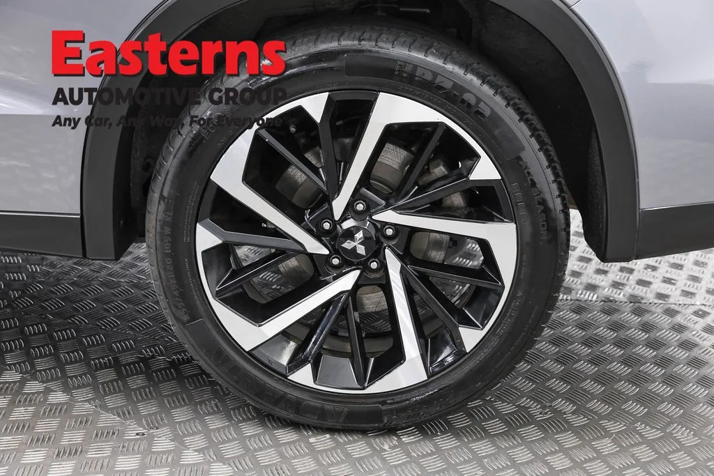 Used 2024 Gray Mitsubishi SE image 34