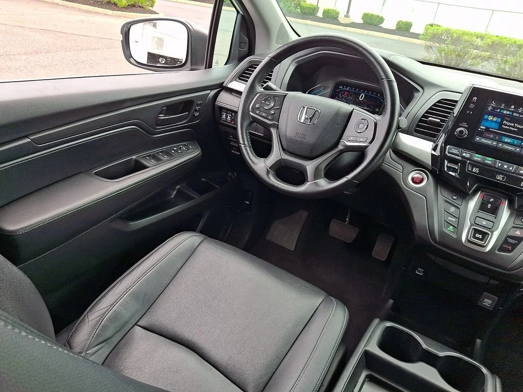 Used 2023 White Honda EX-L image 48
