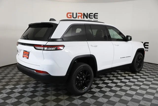 New 2026 Bright White Clear-Coat Exterior Paint Jeep Altitude image 35