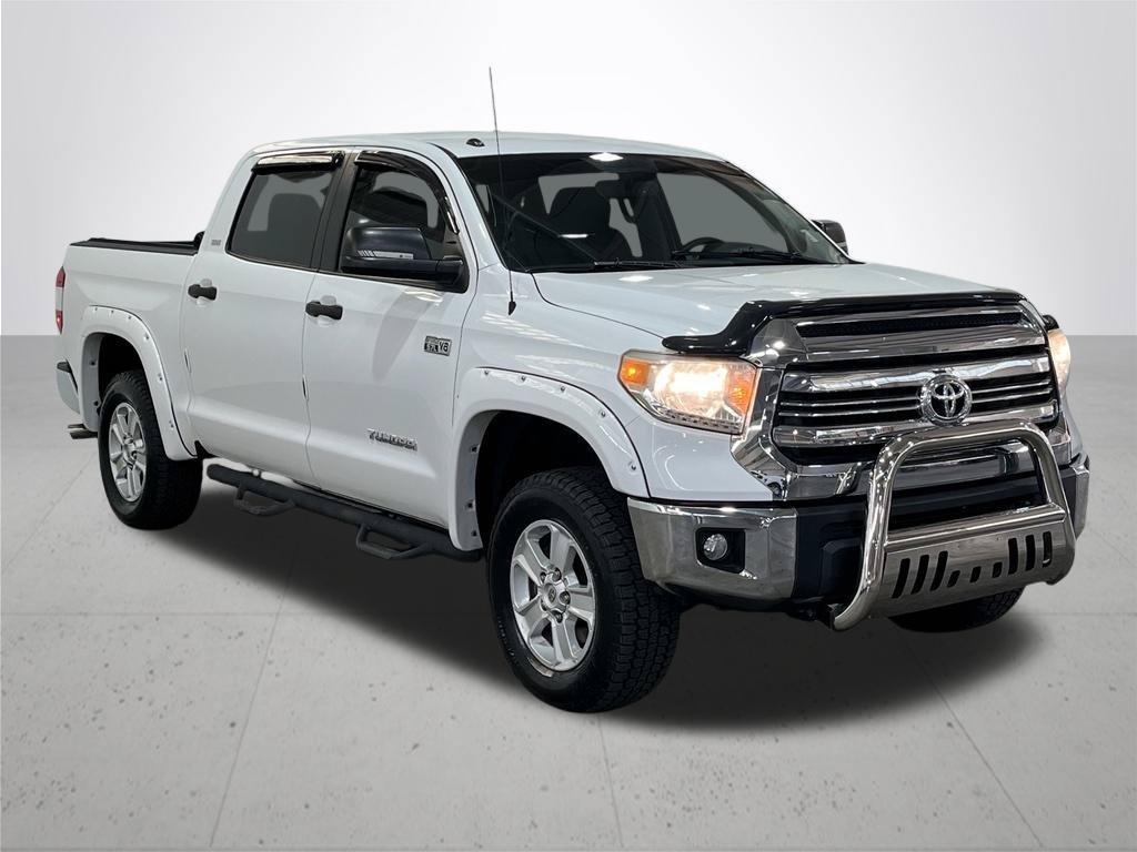 Used 2017 Super White Toyota SR5 image 8