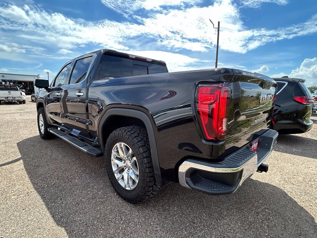 Used 2021 Black GMC SLT image 4