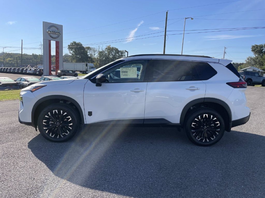 New 2027 Everest White Pearl TriCoat Nissan Dark Armor image 7