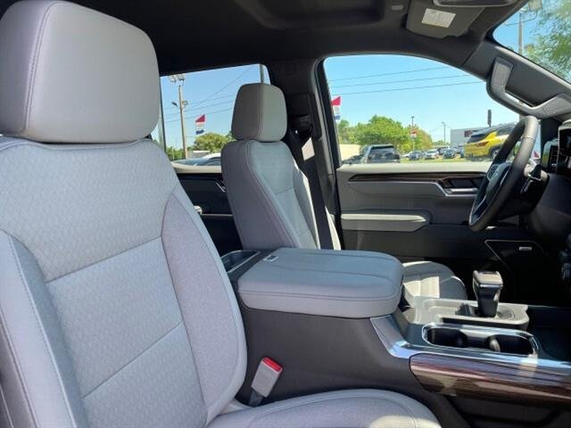 Used 2025 Summit White Chevrolet RST image 9