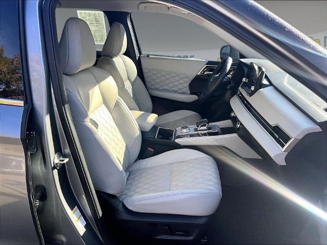 Used 2022 Gray Mitsubishi SEL image 7