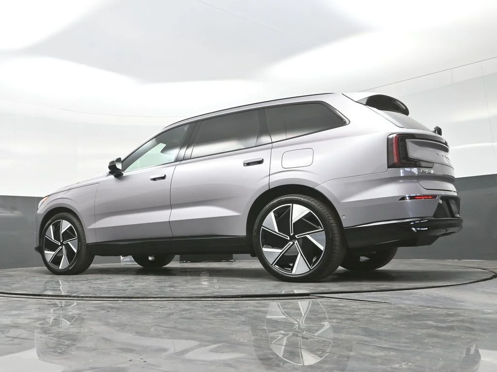 New 2026 Aurora Silver Volvo Ultra image 24
