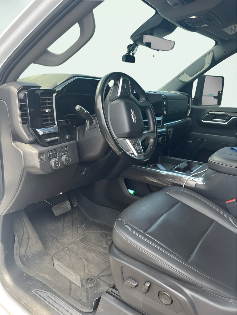 Used 2024 Summit White Chevrolet LTZ image 9
