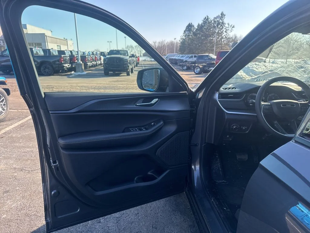 New 2026 Baltic Gray Metallic Clearcoat Jeep Laredo X image 15