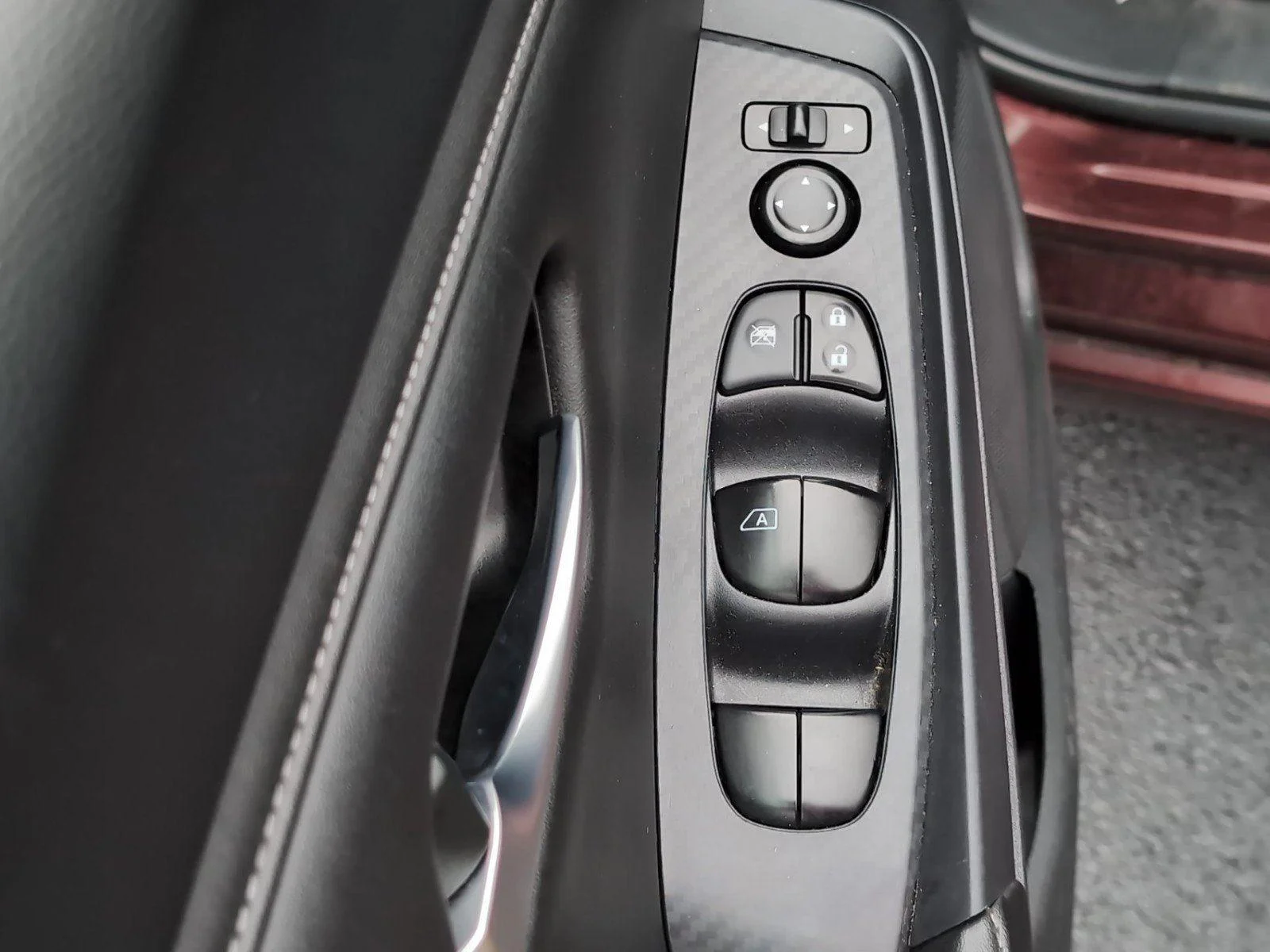 Used 2024 Rosewood Metallic Nissan SV image 18