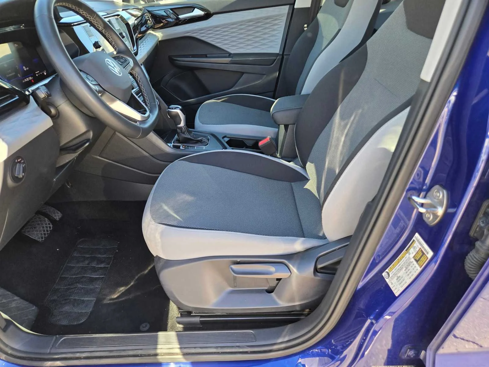 Used 2024  Volkswagen S image 20