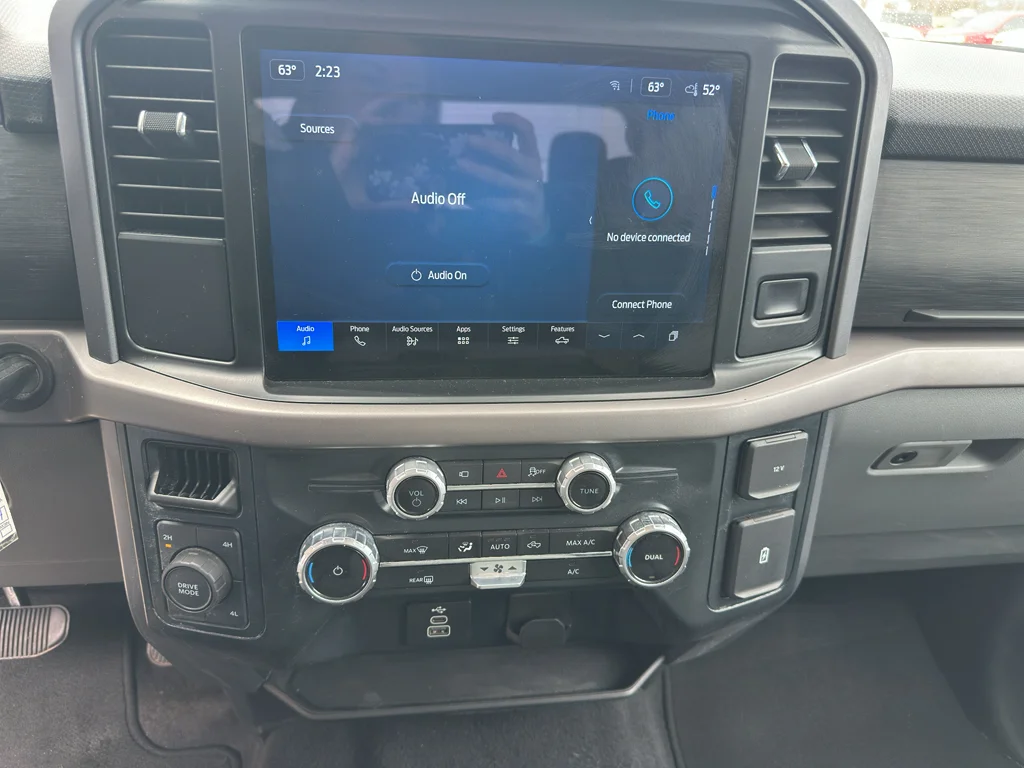 Used 2025 Iconic Silver Metallic Ford XLT image 19