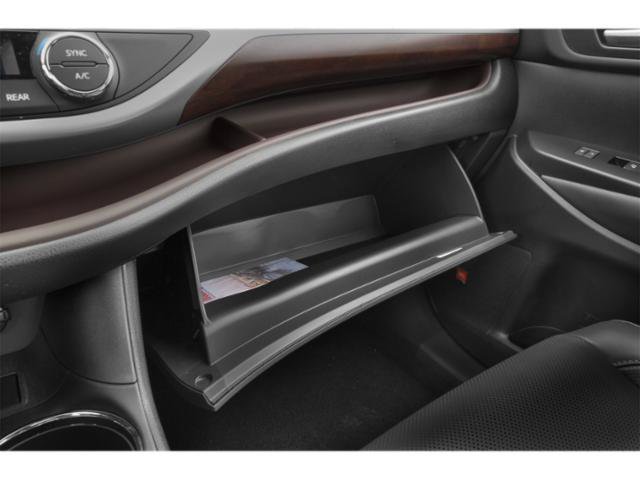 Used 2015  Toyota Limited image 16