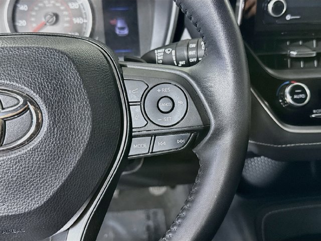Used 2022 White Toyota SE image 11