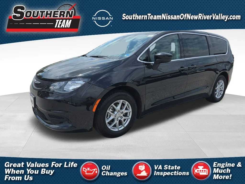 2023 Chrysler Voyager LX's photo