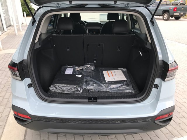 New 2026 Monument Gray w/Deep Black Roof Volkswagen SE Black image 28