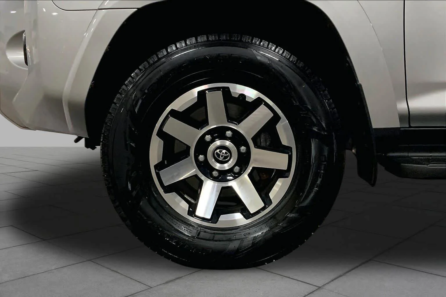 Used 2020 Classic Silver Metallic Toyota SR5 image 10