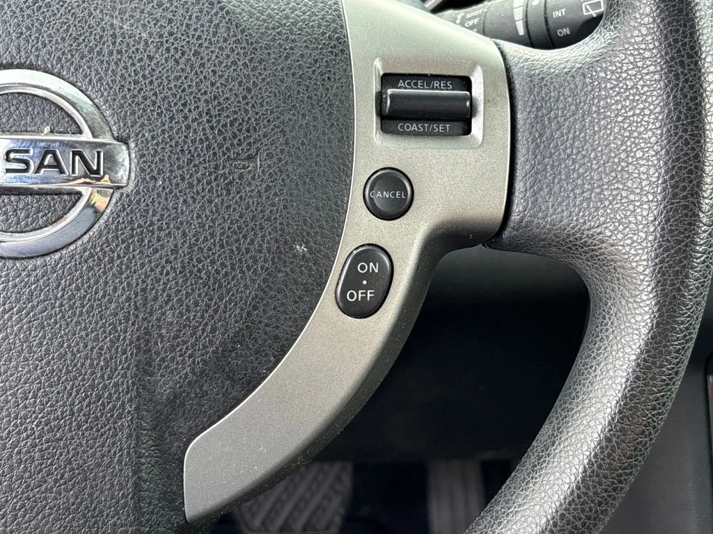 Used 2009 Blue Nissan SL image 25