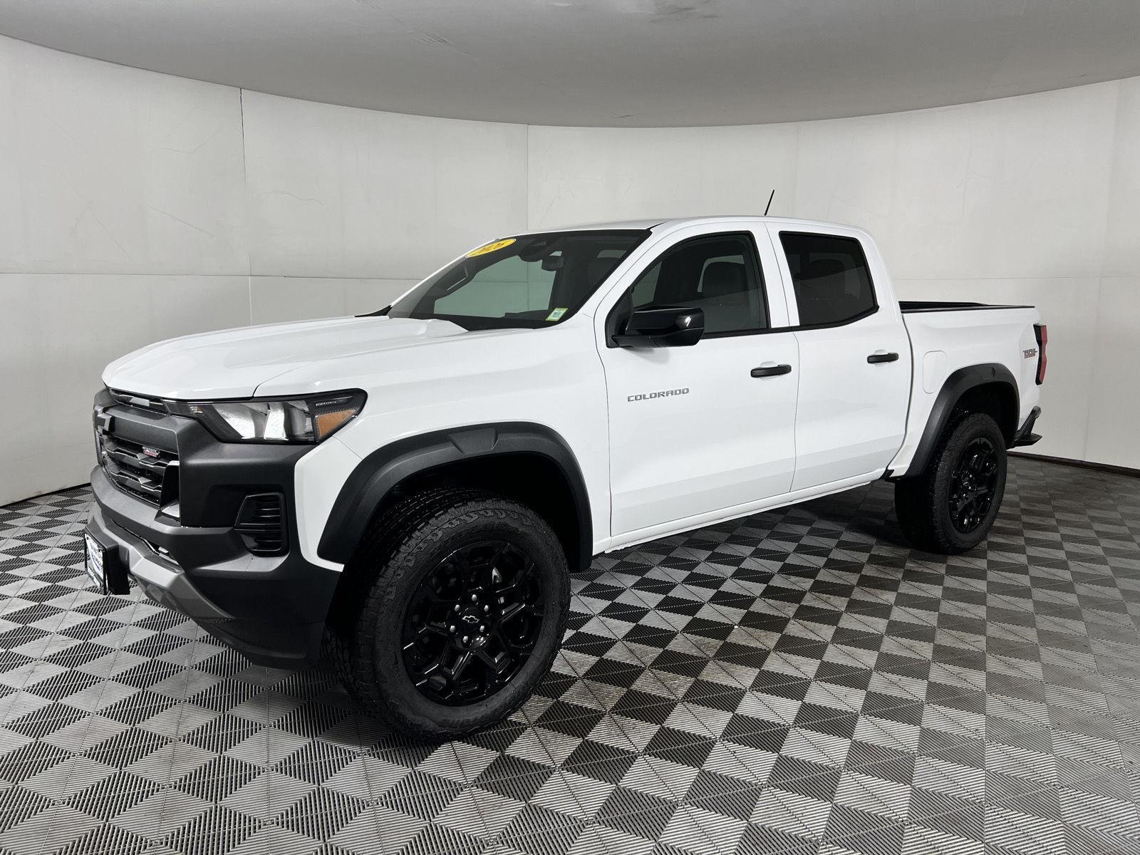 Used 2026 Summit White Chevrolet 4WD Trail Boss image 16