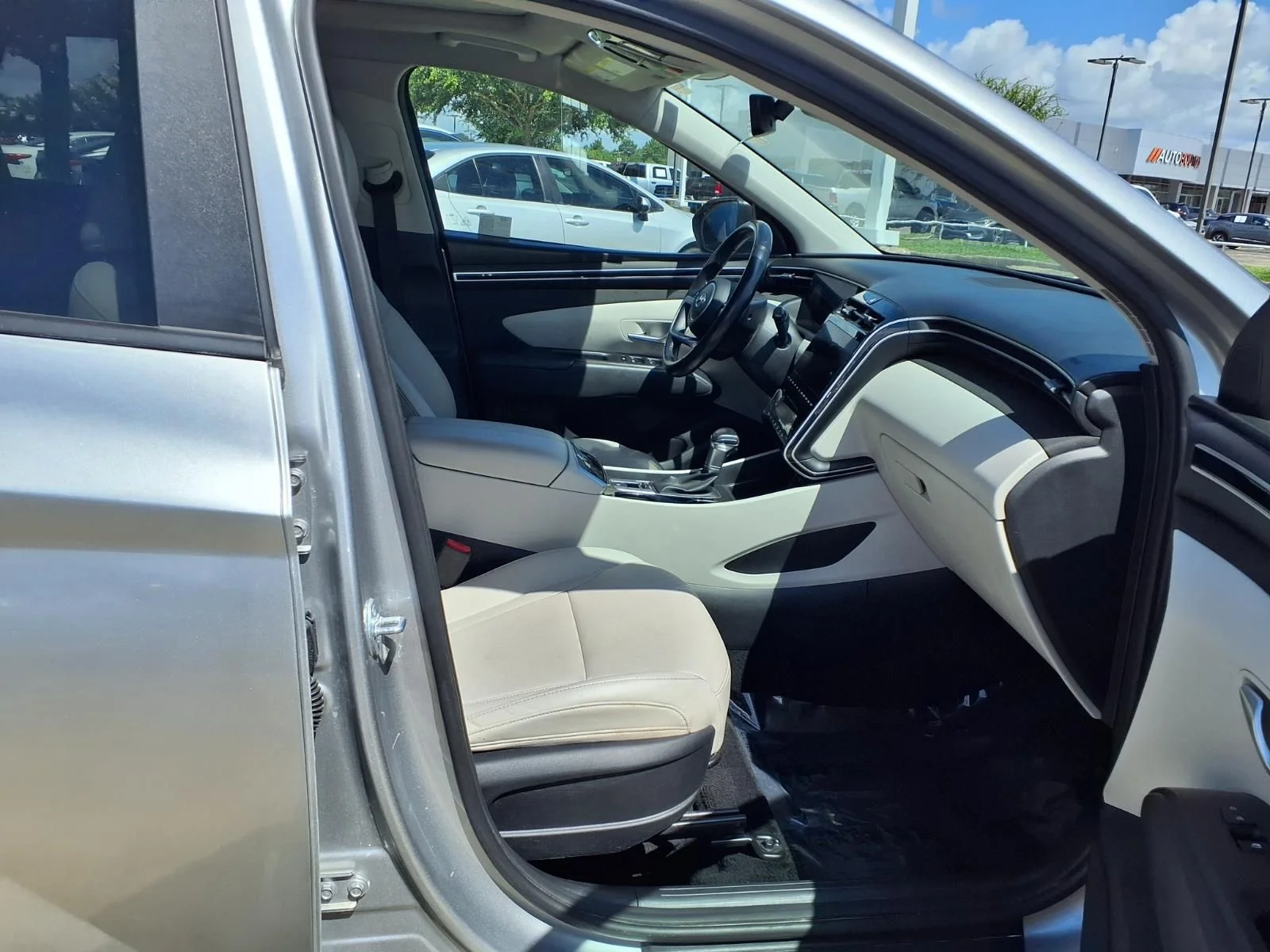 Used 2024 Silver Hyundai SEL image 7