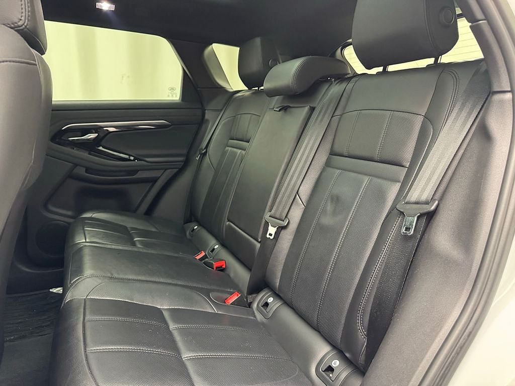 Used 2023 Fuji White Land Rover R-Dynamic SE image 25
