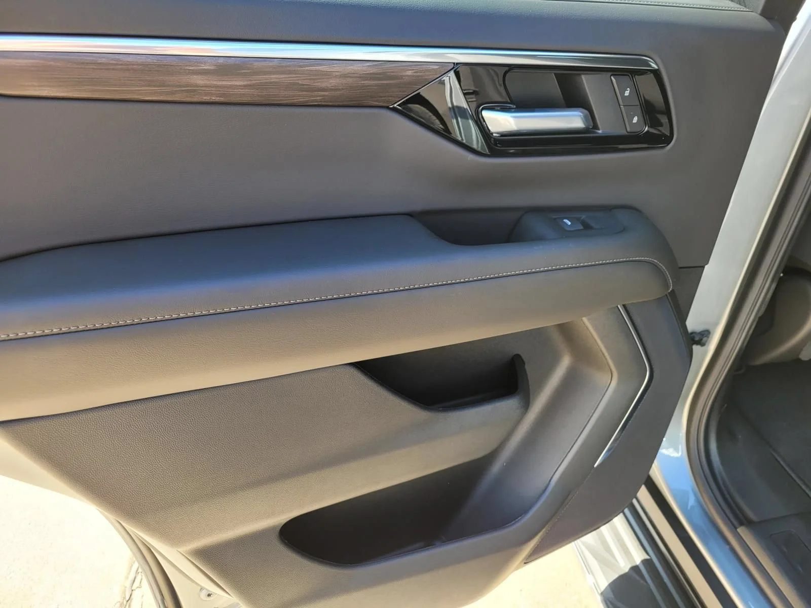2026 Chevrolet Tahoe LS - Photo 8