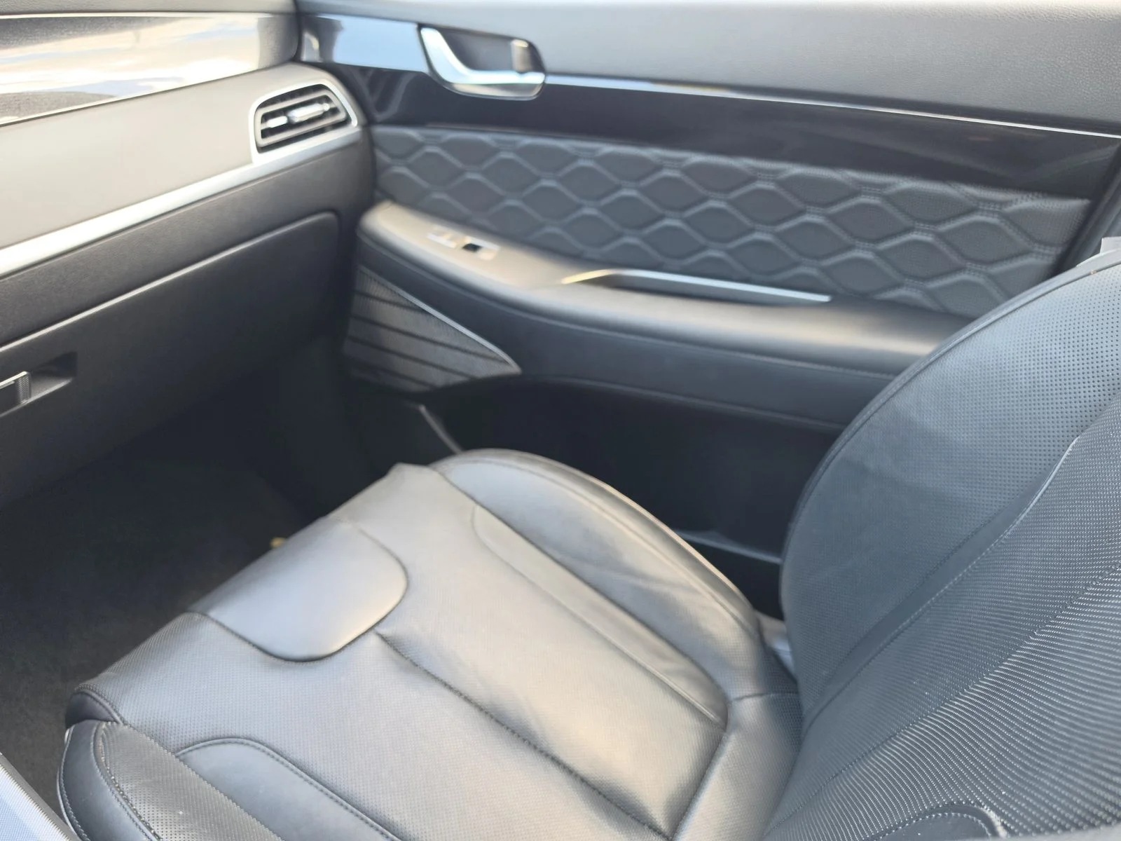 Used 2020 Red Hyundai Limited image 20