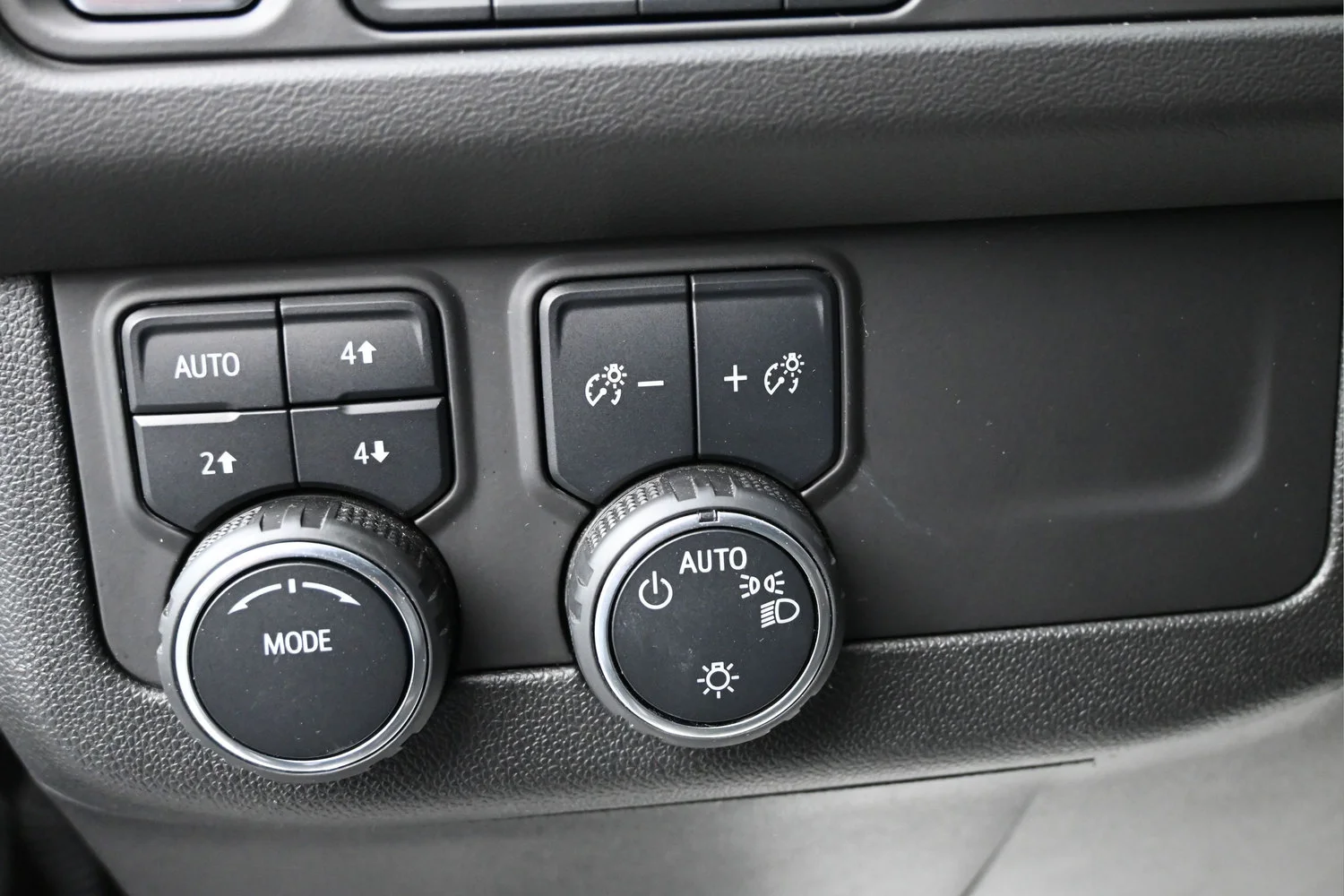 Used 2024 Black Chevrolet Premier image 30
