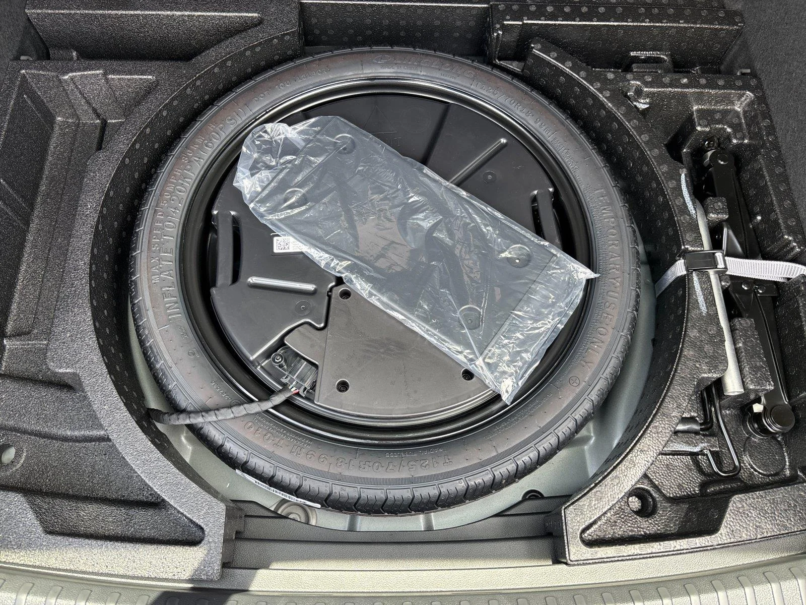 New 2026 Platinum Gray Metallic Volkswagen SEL image 37