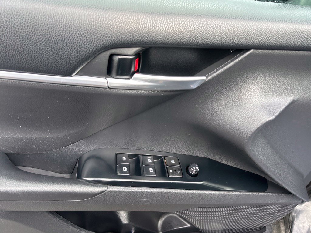 Used 2018 Midnight Black Metallic Toyota SE image 18