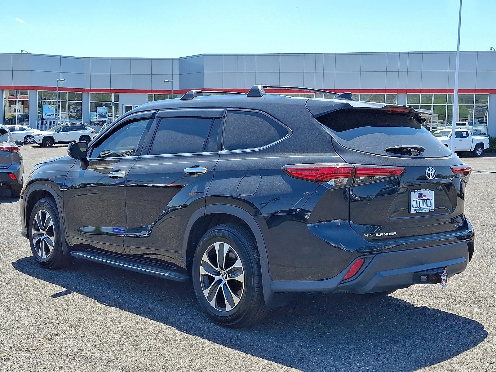 Used 2021 Midnight Black Metallic - 218 Toyota XLE image 5