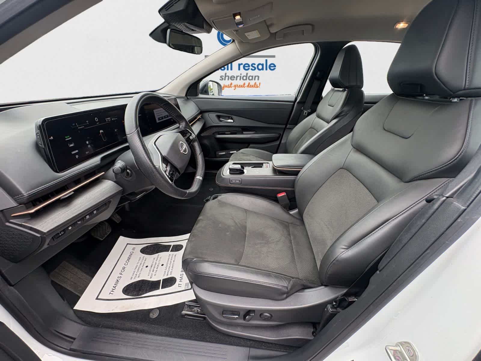 Used 2023 Everest White Pearl Tricoat/Black Diamond Pearl Nissan ENGAGE image 11