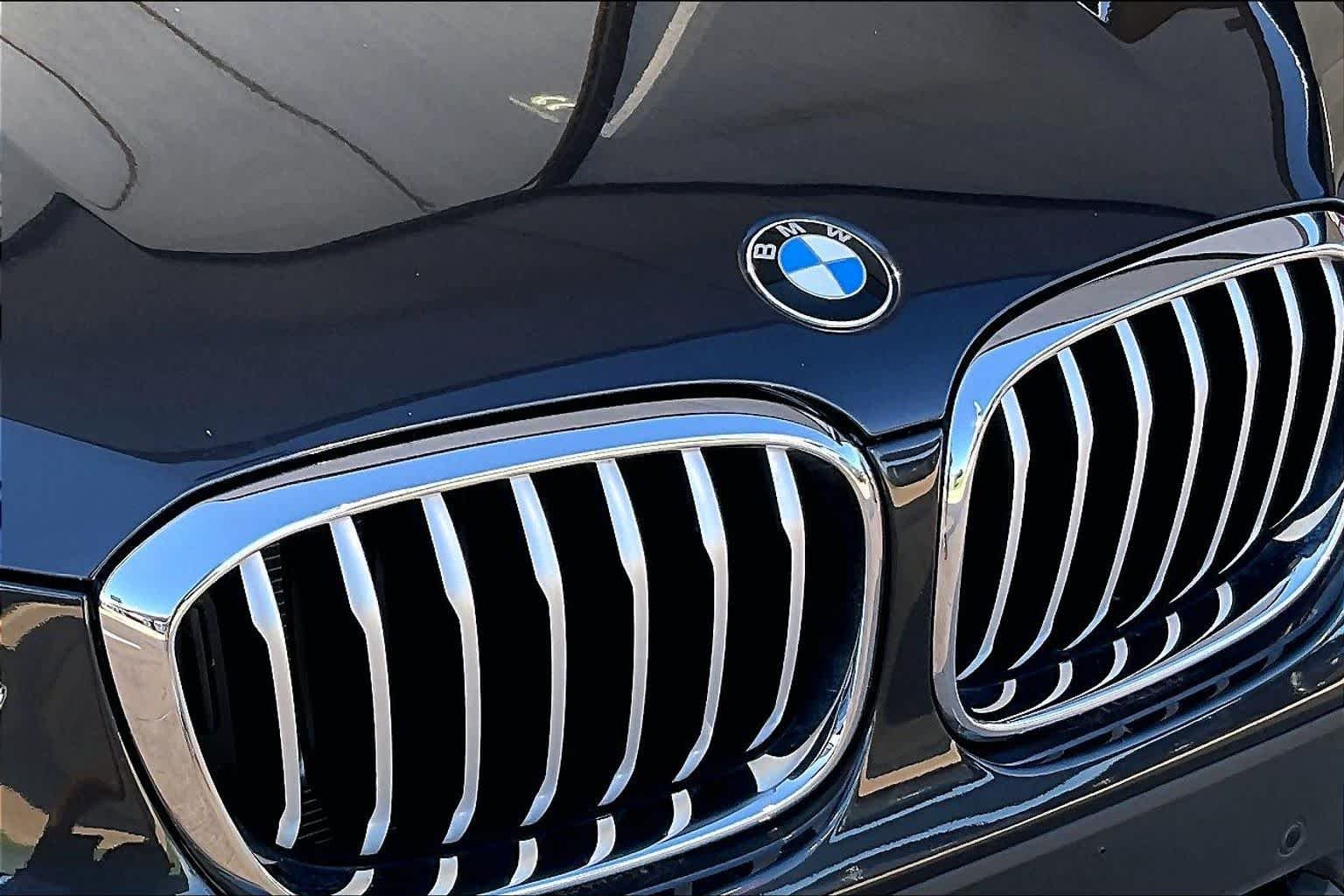 Used 2019 Dark Graphite Metallic BMW sDrive30i image 28