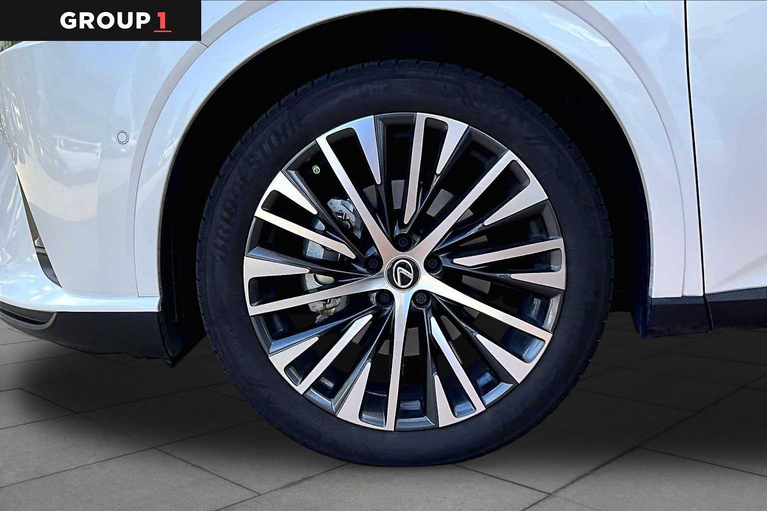 Used 2024 Eminent White Pearl Lexus Premium Plus image 9