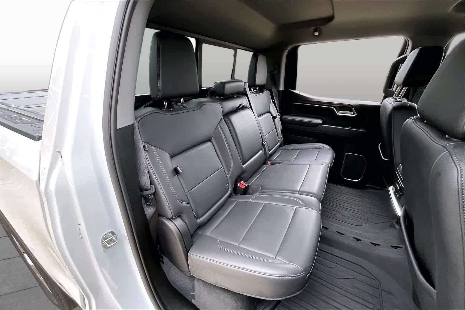 Used 2022 White Frost Tricoat GMC SLT image 19