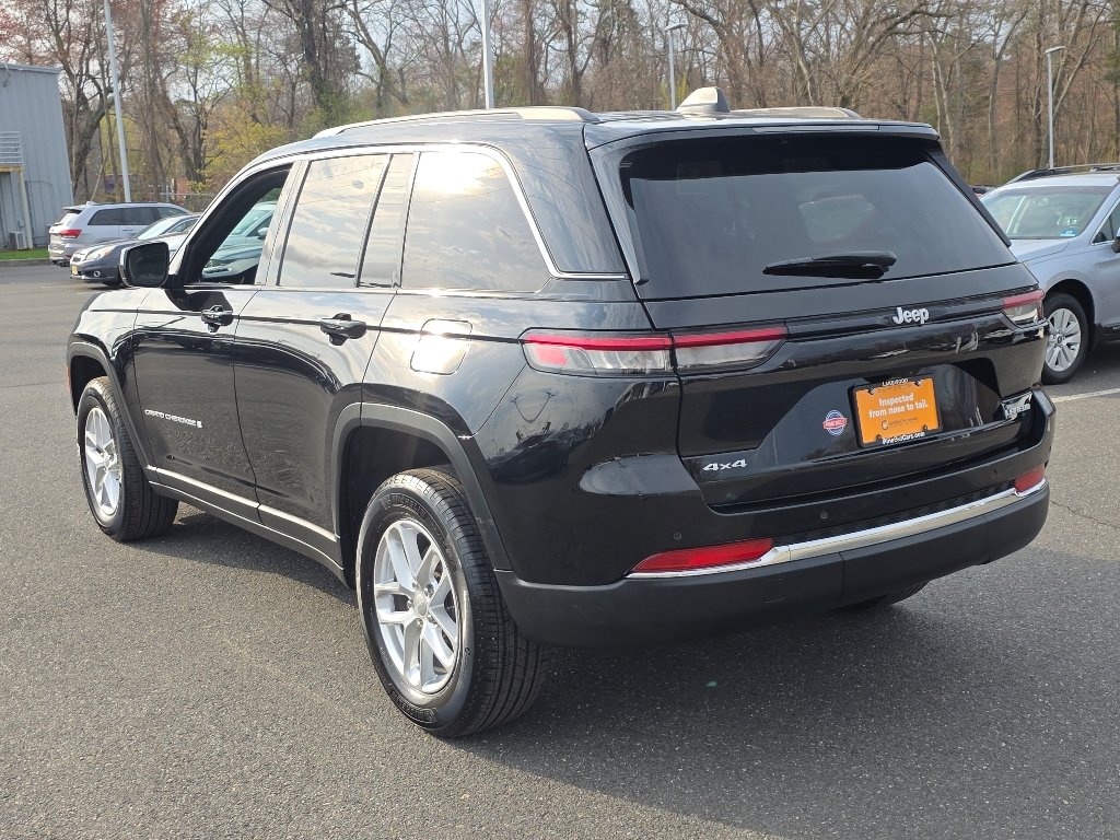 Used 2025 Diamond Black Crystal Pearl Coat Jeep Laredo X image 13