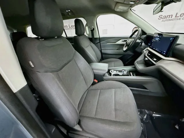Used 2025 Vapor Blue Ford Active image 29