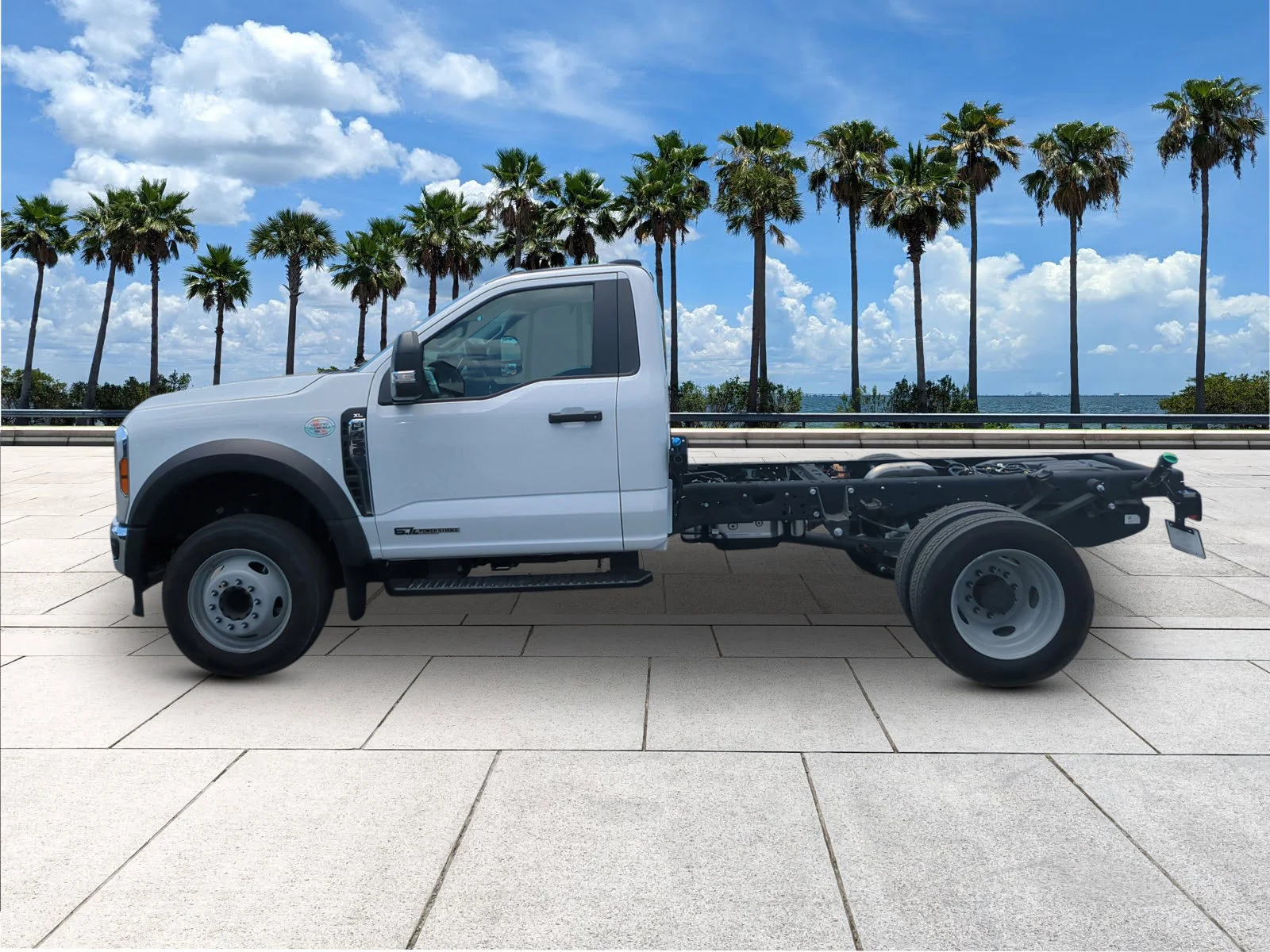 2025 Ford F-450 Super Duty Chassis Cab XL - Photo 5