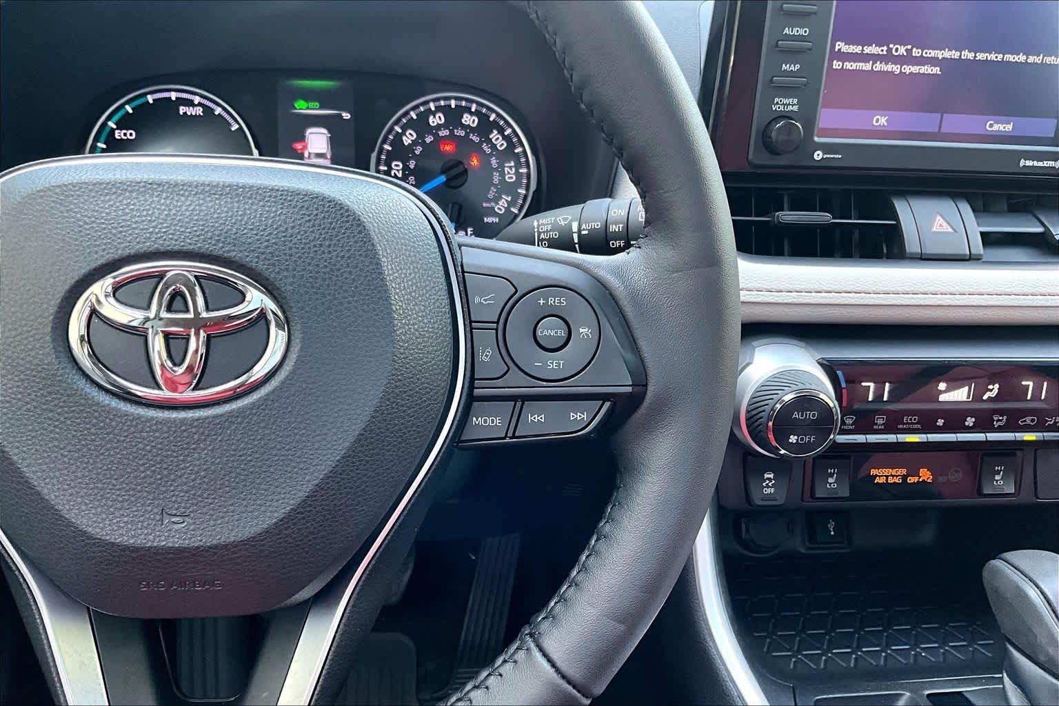 Used 2022 White Toyota Hybrid XLE image 25