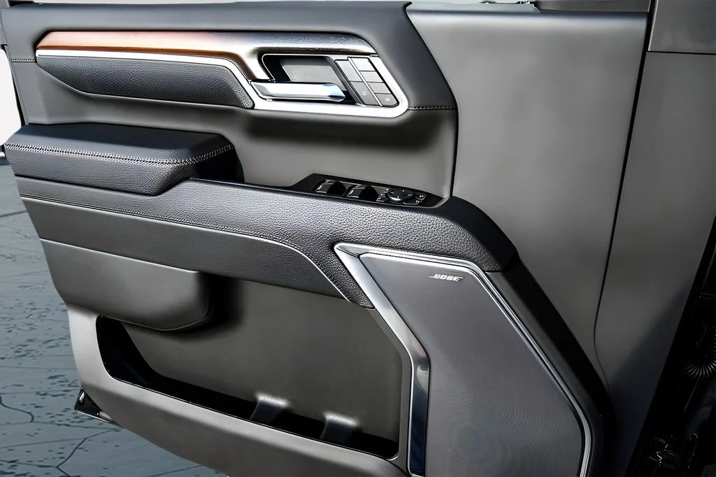 Used 2025 Onyx Black GMC Denali image 8