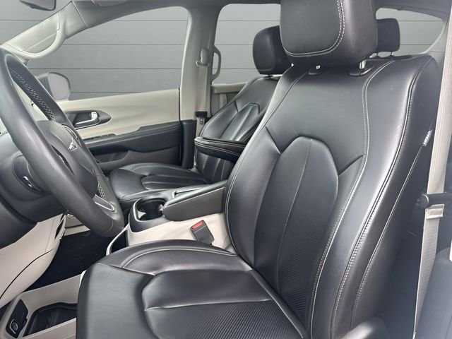 Used 2023 White Chrysler Touring L image 20